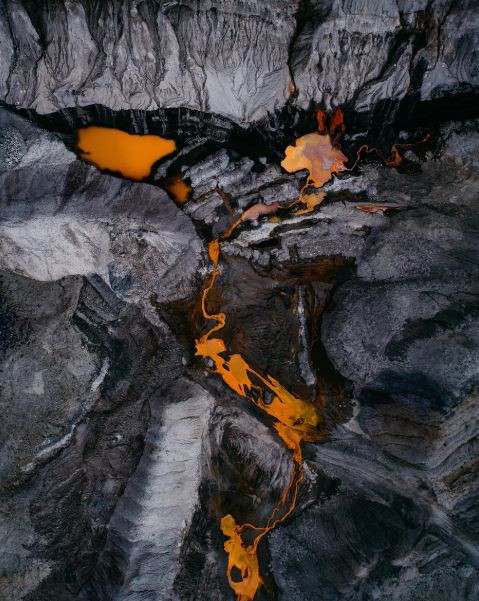 Các dòng nước bị đầu độc trông vô cùng đáng sợ.