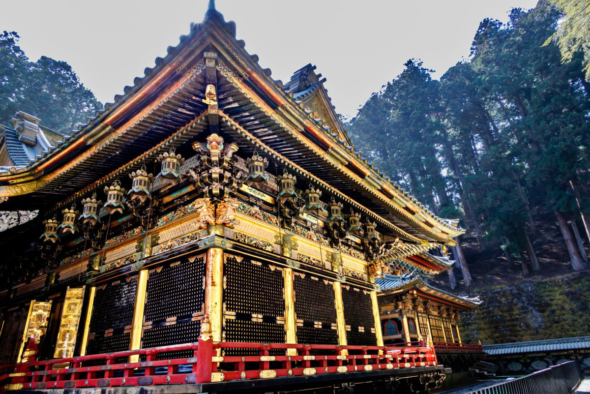 Núi Nikko, nơi tọa lạc của quần thể "hai đền một chùa" nổi tiếng này, được coi là một vùng núi thiêng liêng theo quan niệm truyền thống của người Nhật Bản. Ảnh: George Photography.