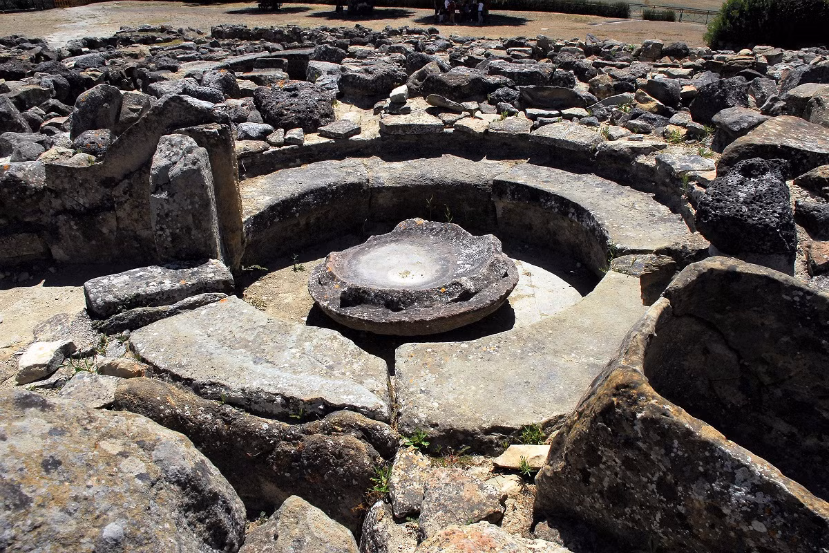 Vào thập niên 1950, nhà khảo cổ Giovanni Lilliu đã khai quật và đưa ra ánh sáng công trình kỳ vĩ này. Ảnh: sardegnaitalia.