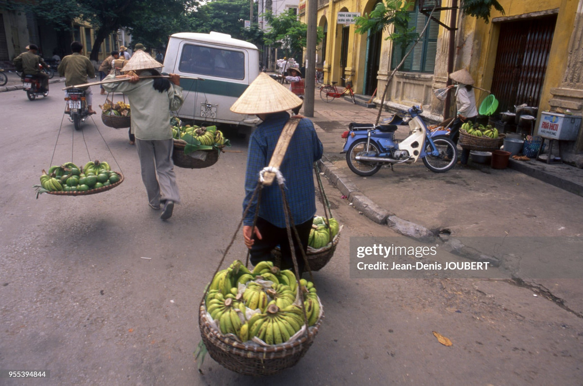 Những gánh hàng rong trên đường phố Hải Phòng.