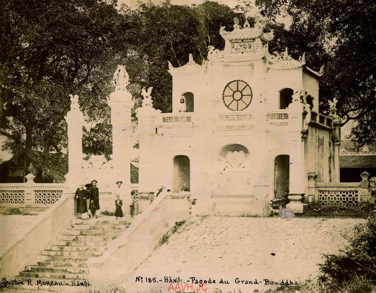 Cổng đền Quán Thánh.