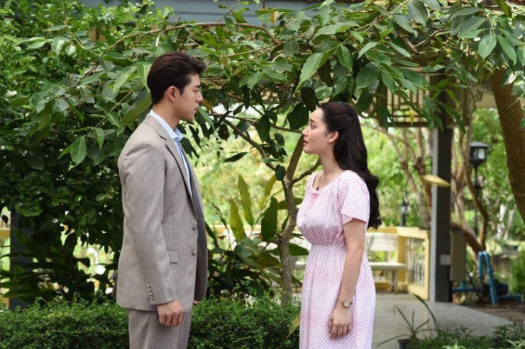 Vi qua buoi trong vuon, toi quyet dinh bo nguoi chong dau ap tay goi