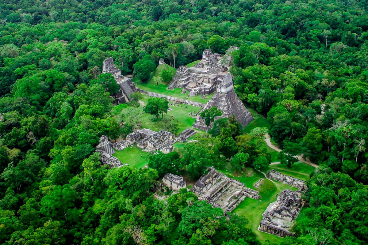 Theo các nghiên cứu, người Maya đã cư trú tại thành phố cổ Tikal trong 7 thế kỷ, khoảng năm 200 đến 900. Đây chính là thủ đô của Maya - vương quốc hùng mạnh nhất châu Mỹ một thời. Ảnh: Tikal Go.