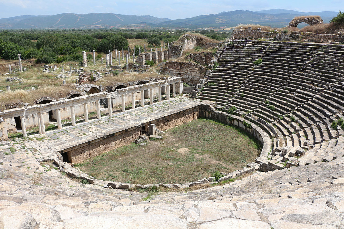 Rạp hát cổ xưa của thành phố vẫn được bảo tồn khá nguyên vẹn. Ảnh: Wikimedia Commons.