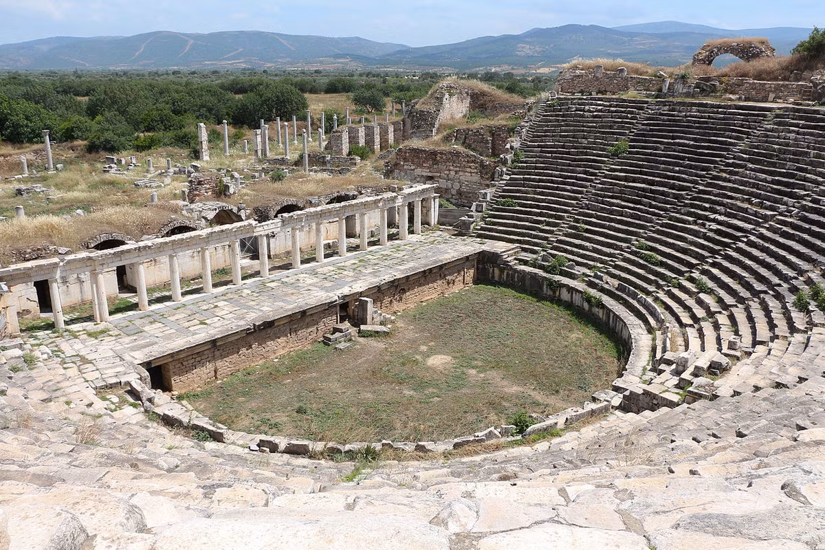 Rạp hát cổ xưa của thành phố vẫn được bảo tồn khá nguyên vẹn. Ảnh: Wikimedia Commons.