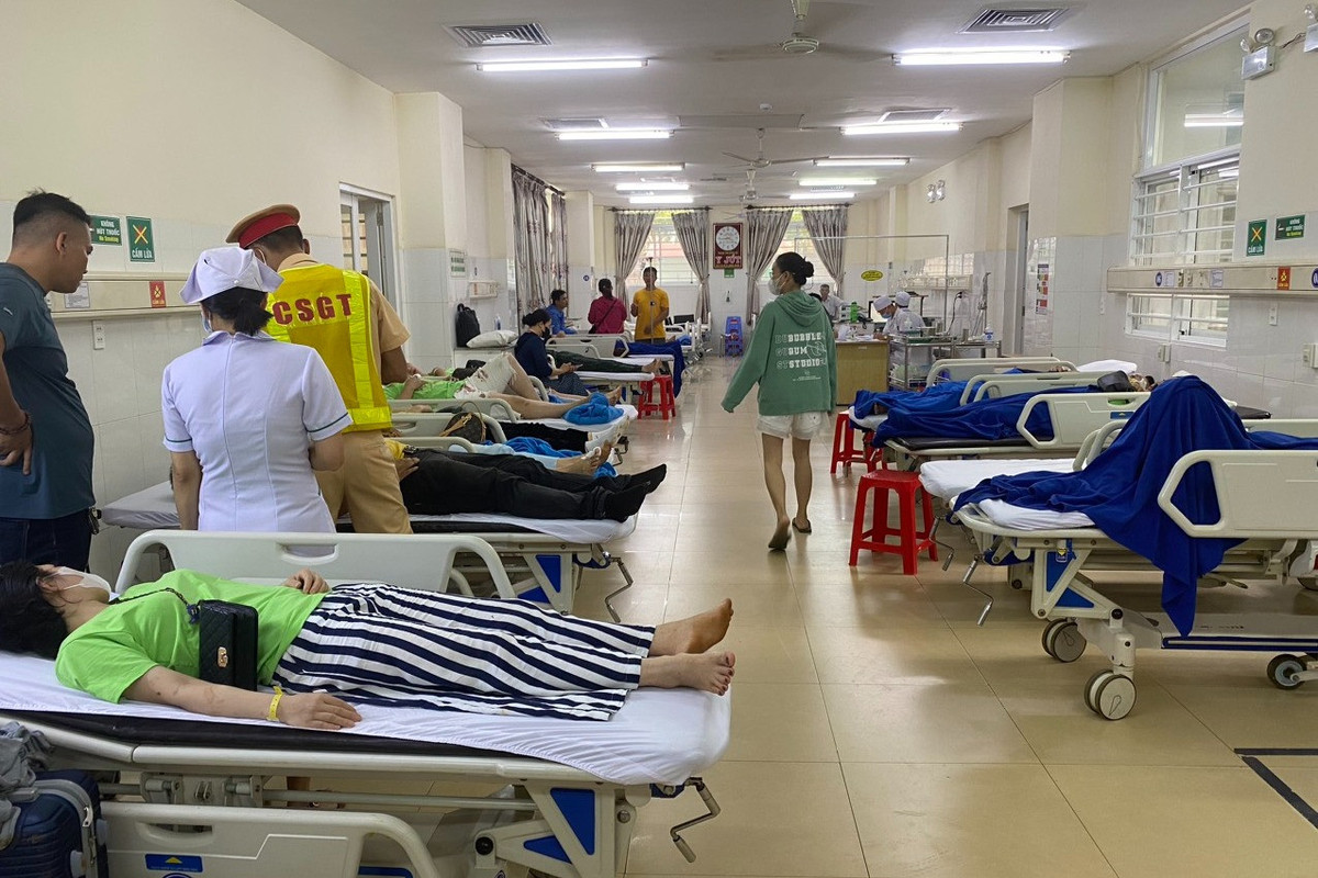 13 nguoi thuong vong trong vu xe tai tong xe khach o Dak Lak-Hinh-3