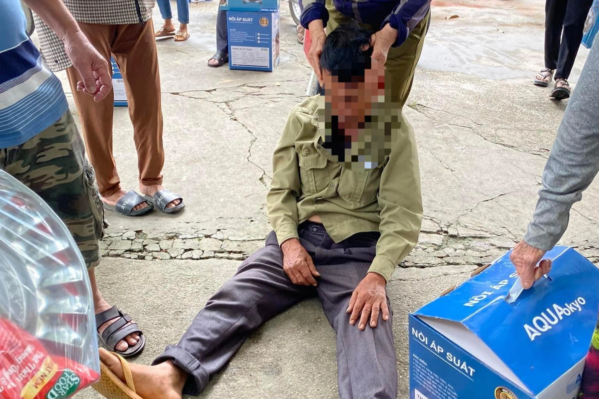 Vụ người đàn ông ngất lịm sau khi mua hàng khuyến mãi: Công an tìm bị hại - Hình 2 Vu nguoi dan ong ngat lim sau khi mua hang khuyen mai: Cong an tim bi hai-Hinh-2