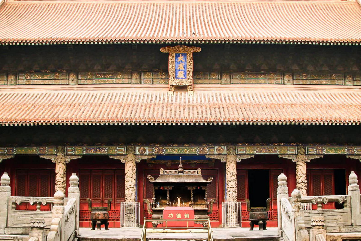 Theo sử sách, miếu được vua nước Lỗ cho xây dựng năm 478 TCN, sau khi Khổng Tử qua đời 2 năm. Công trình được các đời vua sau không ngừng mở rộng và có quy mô như ngày nay từ thế kỷ 18. Ảnh: Nick Kembel.