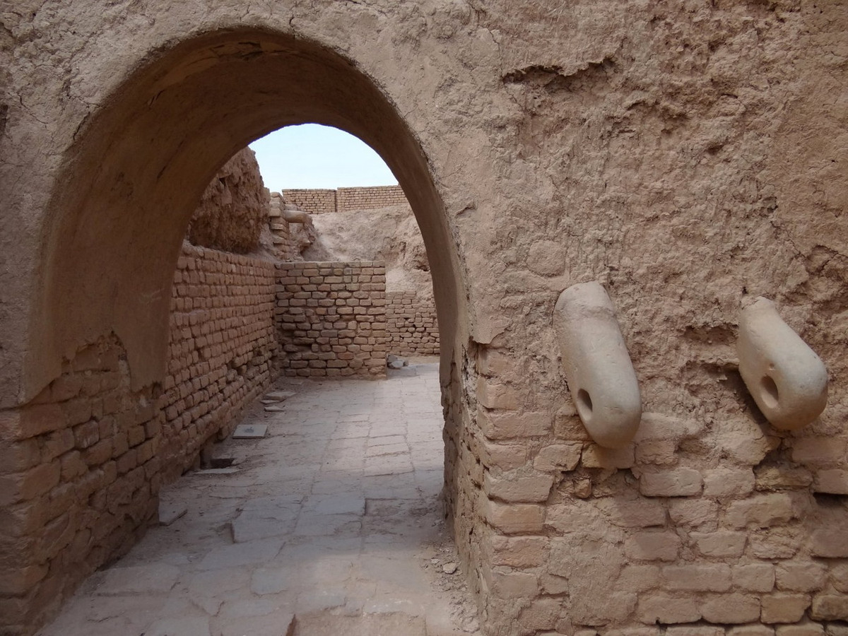 Khu vực này được xây dựng trên một ngôi đền vuông trước đó với các phòng lưu trữ cũng được xây dựng bởi Untash-Napirisha. Khu vực ở giữa bao gồm 11 đền thờ cho thần khác. Ảnh: UNESCO.