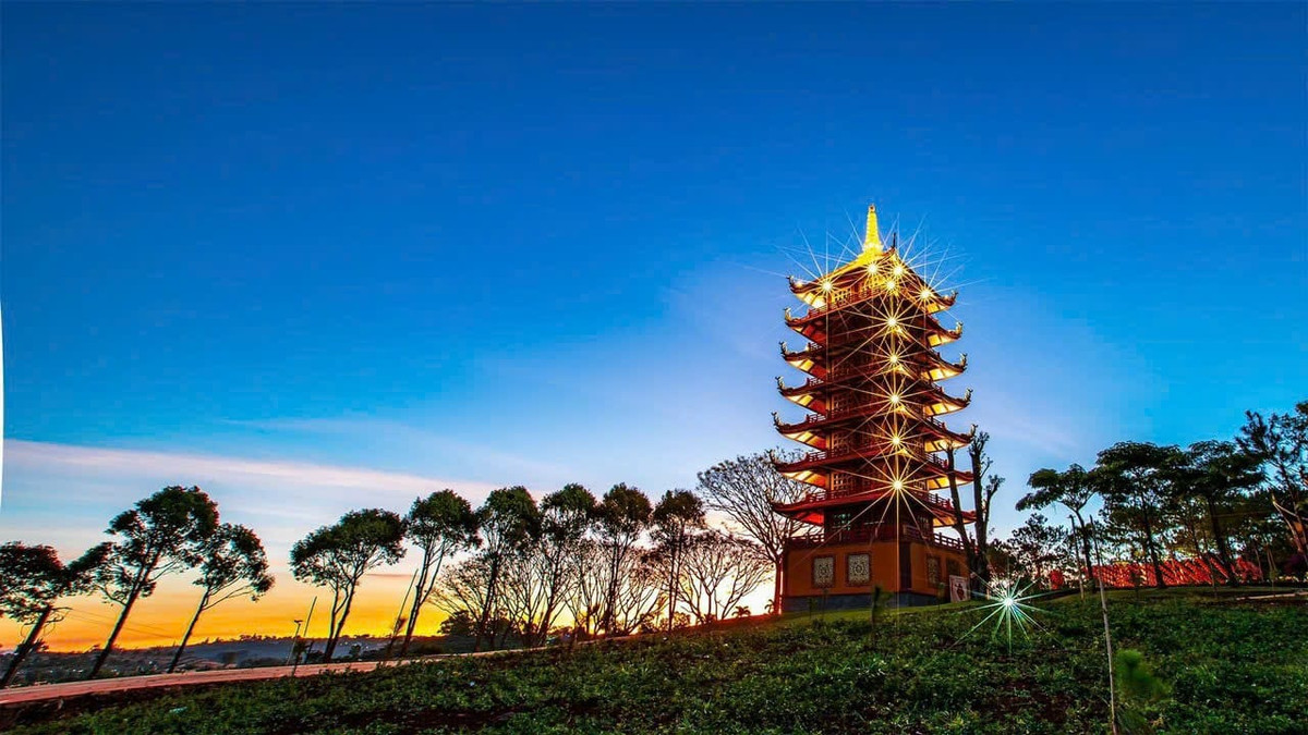 Tu vien dep nhu chon than tien, tieng chuong vang vong nui rung-Hinh-2