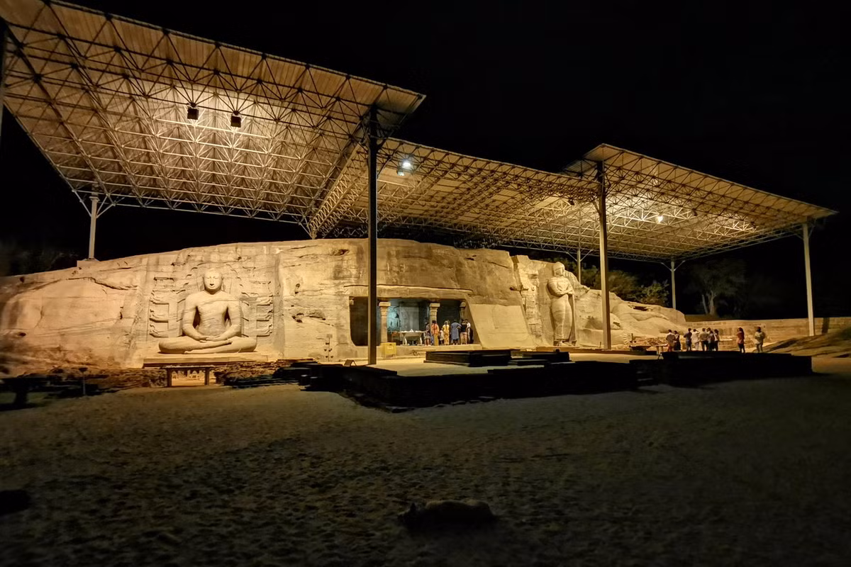 Từ năm 1982, Gal Viharaya trở thành một trong các hạng mục của Di sản văn hóa thế giới thành phố cổ Polonnaruwa sau phiên họp của UNESCO được tổ chức vào năm này. Ảnh: Local Guides Connect.