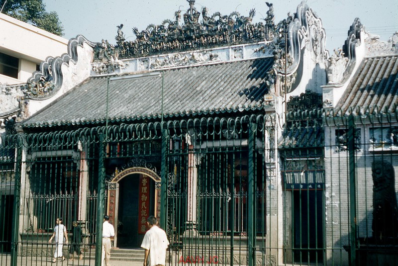 Chùa Bà Thiên Hậu ở Chợ Lớn.