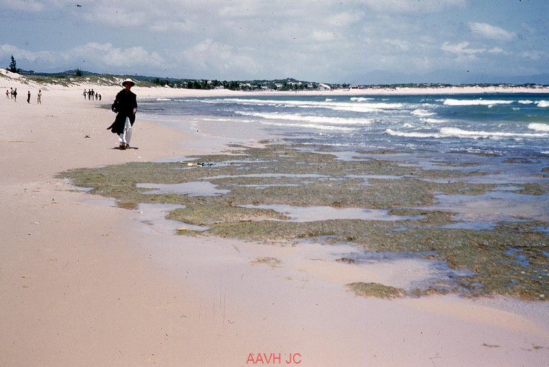 Bãi biển ở mũi đất Paradan, hay mũi Dinh, nay thuộc huyện Thuận Nam, tỉnh Ninh Thuận.