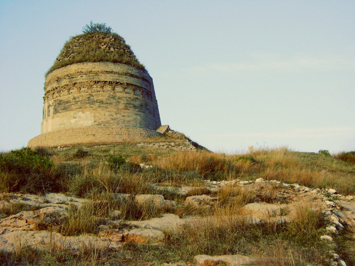 Khi các tuyến đường thương mại kết nối Ấn Độ, Tây Á, và Trung Á suy tàn, thành phố mất đi tầm quan trọng và cuối cùng bị dân du mục Hung Nô phá hủy vào thế kỷ thứ 5. Ảnh: (s@jj@d)~`~DiL~AwAiZ~`~ Ba's Flickr).