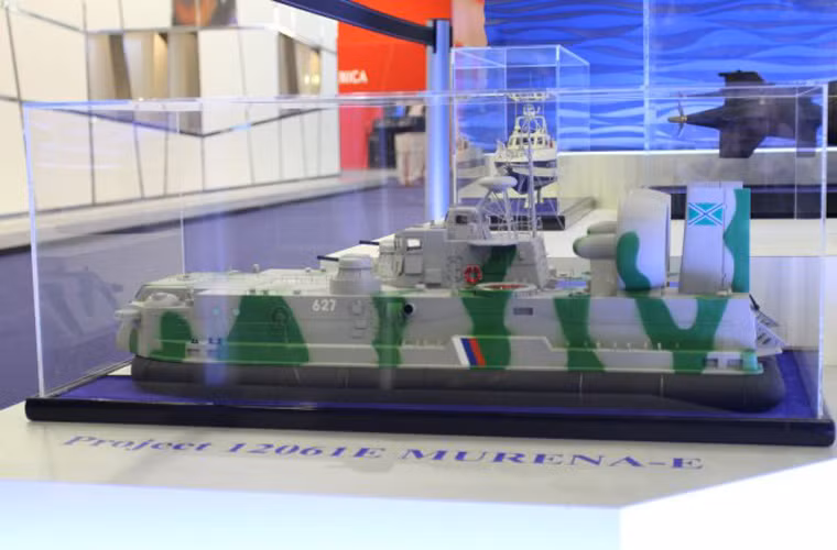 Tàu đổ bộ đệm khí Project 12061 Murena-E được thiết kế để chuyển quân, trang bị đổ bộ đánh chiếm bờ biển. Tàu có thể chạy với tốc độ tới 50 hải lý/h, có thể chở 2 xe chiến đấu bộ binh hoặc xe thiết giáp chở quân hoặc 1 xe tăng hoặc 130 lính.