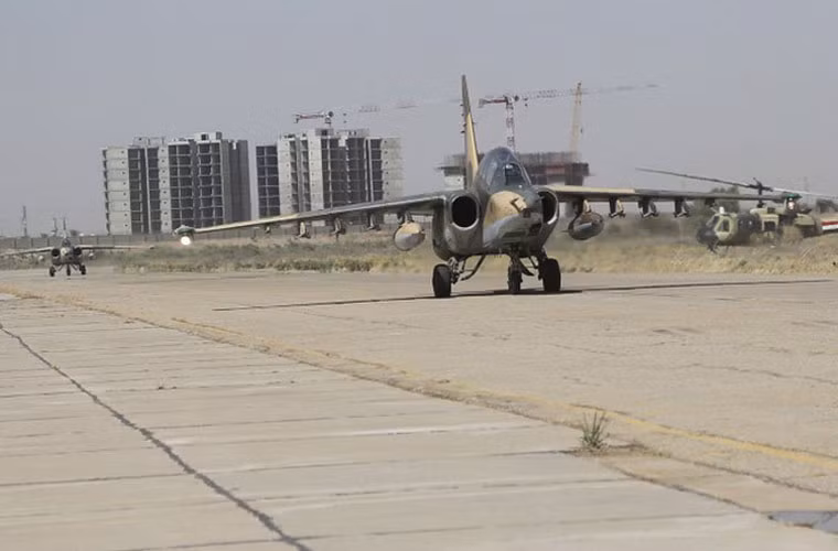 Trước đó, Nga đã bàn giao cho Không quân Iraq nhiều máy bay cường kích Sukhoi Su-25K để tăng cường lực lượng tấn công mặt đất đối phó quân phiến loạn IS.