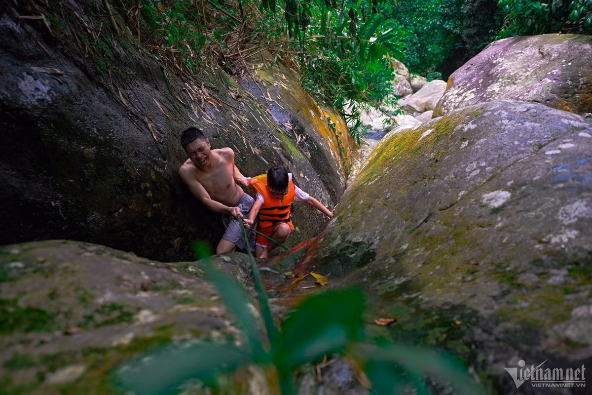 Hanh trinh leo deo, vuot suoi trekking Cua Tu-Hinh-5