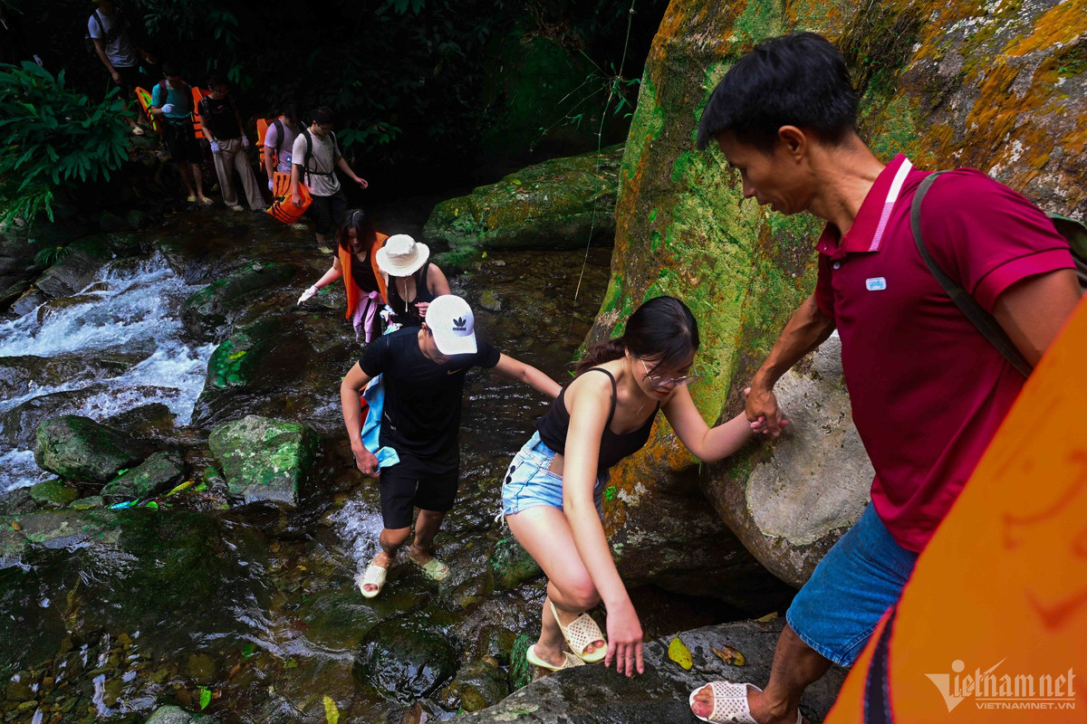 Hanh trinh leo deo, vuot suoi trekking Cua Tu-Hinh-9