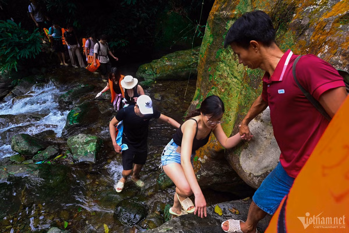 Hanh trinh leo deo, vuot suoi trekking Cua Tu-Hinh-9