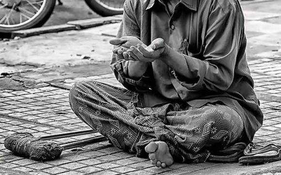 Nguoi an xin toi nha la diem xui hay may man, ban nen lam gi?