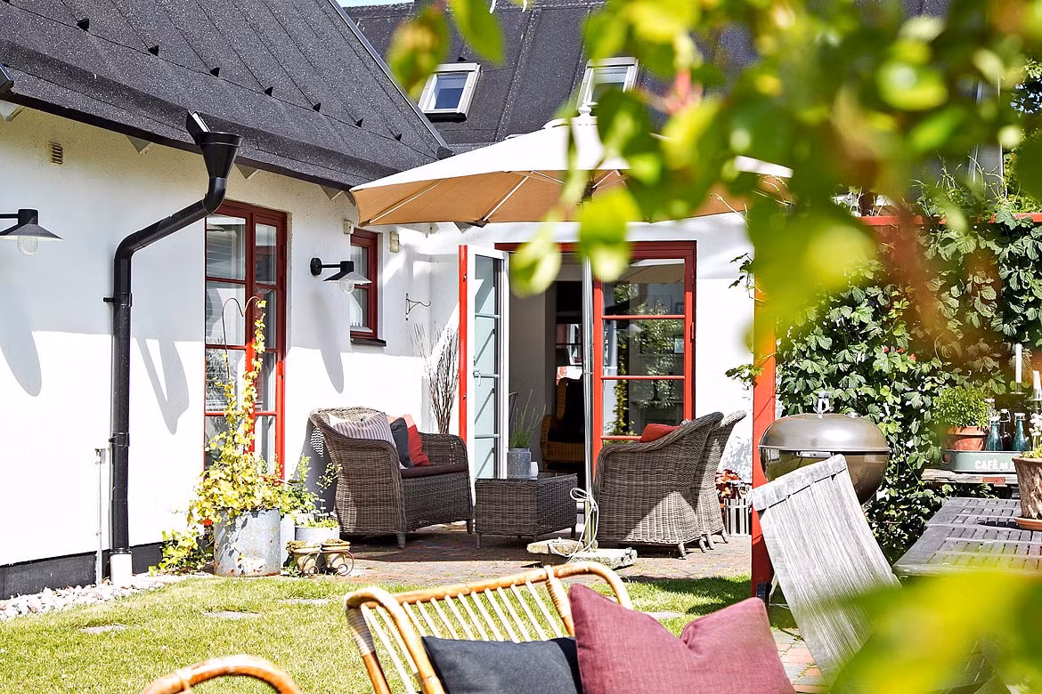 Ngoi nha vuon duoc cai tao vo cung an tuong tu nha kho cu