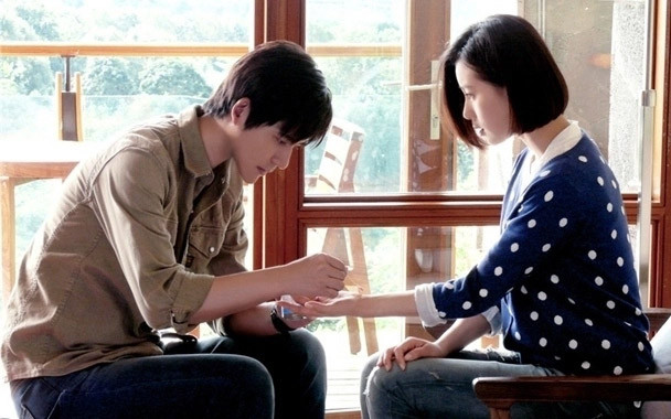 Vo khong to chuc sinh nhat cho bao mau, chong om goi ngu rieng