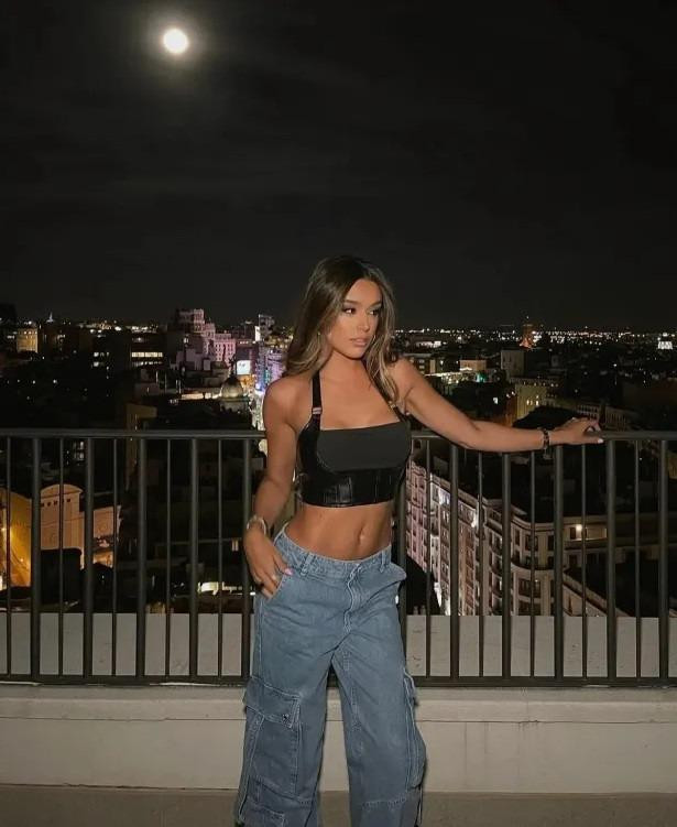 Bạn gái nóng bỏng của sao MU lại khiến dân tình phát sốt - Hình 3 Ban gai nong bong cua sao MU lai khien dan tinh phat sot-Hinh-3