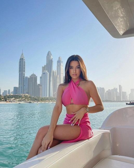 Bạn gái nóng bỏng của sao MU lại khiến dân tình phát sốt - Hình 5 Ban gai nong bong cua sao MU lai khien dan tinh phat sot-Hinh-5