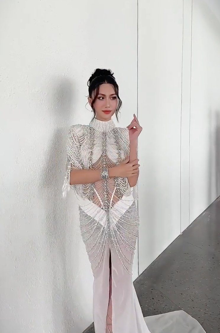 “Chị đẹp” Bắc Giang khiến fan phải “dụi mắt” khi mặc váy gây ảo giác “Chi dep” Bac Giang khien fan phai “dui mat” khi mac vay gay ao giac