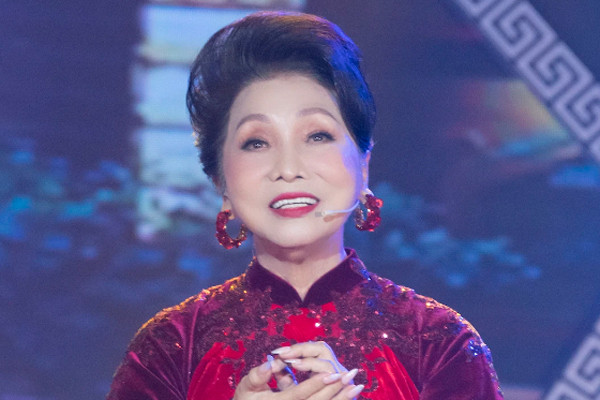 NSND Bach Tuyet tai sac nhung xe chieu van song mot minh-Hinh-2