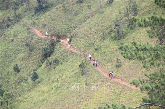 Khao sat tuyen du lich mao hiem tuyet dep Ta Nang - Phan Dung