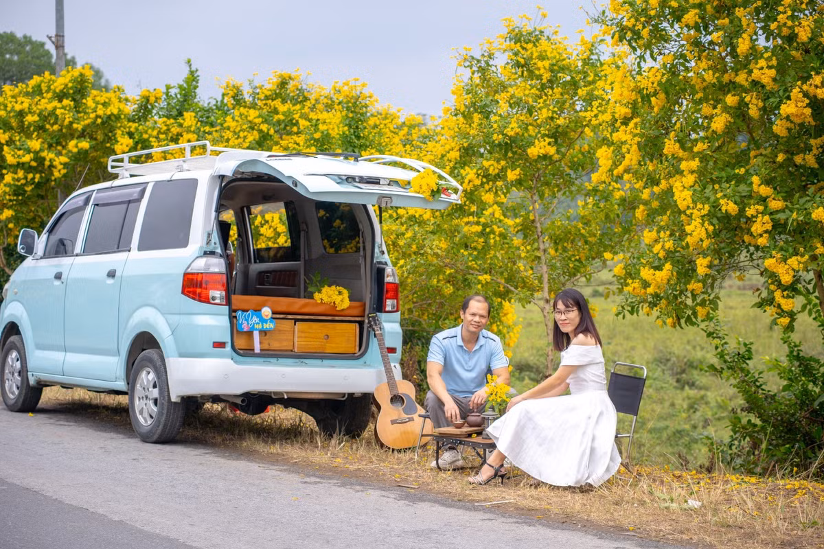 Con duong no hoa chuong vang Ha Noi gay 'bao mang'-Hinh-7