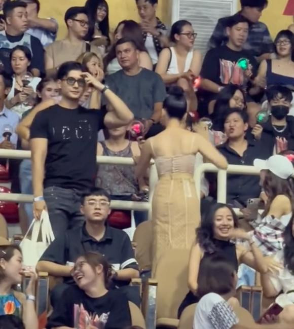 Lệ Quyên gợi cảm khi đi coi concert, Lâm Bảo Châu có hành động tinh tế - Hình 4 Le Quyen goi cam khi di coi concert, Lam Bao Chau co hanh dong tinh te-Hinh-4