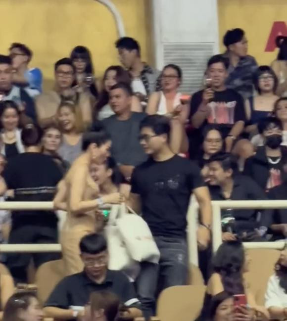 Lệ Quyên gợi cảm khi đi coi concert, Lâm Bảo Châu có hành động tinh tế Le Quyen goi cam khi di coi concert, Lam Bao Chau co hanh dong tinh te