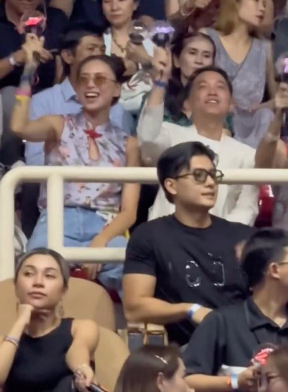 Lệ Quyên gợi cảm khi đi coi concert, Lâm Bảo Châu có hành động tinh tế - Hình 8 Le Quyen goi cam khi di coi concert, Lam Bao Chau co hanh dong tinh te-Hinh-8