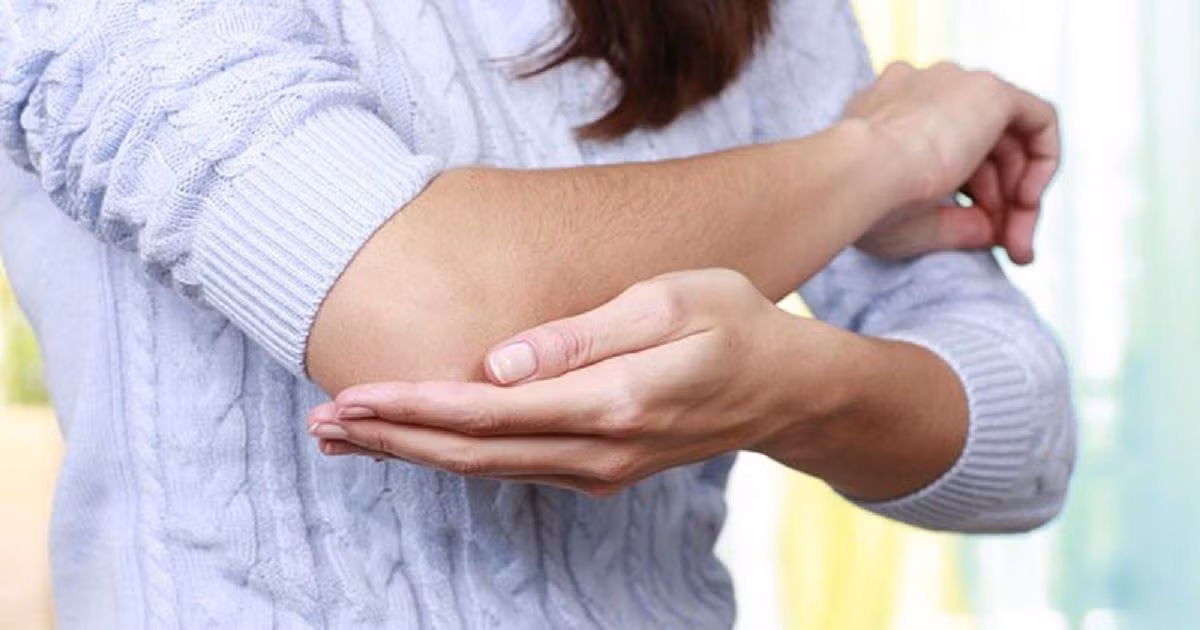  3. Khuỷu tay đầy đặn, nhiều thịt: Khuỷu tay đầy đặn là khi duỗi tay thẳng ra phía trước, phần khuỷu tay gần như không có chỗ lõm. Những người có khuỷu tay đầy đặn thường thông minh, nhanh nhẹn, có tư duy sáng tạo nên dễ dàng gặt hái được thành công.