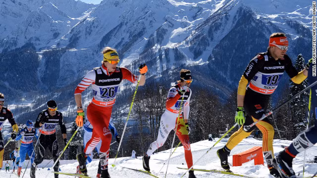 Ngoài ra, Sochi 2014 còn ghi nhận nhiều kỷ lục về trị giá những bản hợp đồng từ các nhà tài trợ, đối tác tiếp thị hay những nhà cung cấp. Tổng trị giá các bản hợp đồng là 1,5 tỷ USD. Riêng tiền quảng cáo trên truyền hình, Nga đã nhận được 800 triệu USD thông qua vụ ký kết với NBC. Chưa kể, quốc gia này còn ẵm về khoảng 500 triệu USD từ các chương trình tiếp thị.