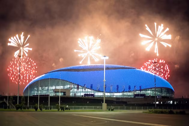 Hình ảnh màn bắn pháo hoa trong buổi tổng duyệt lễ khai mạc ở Thế vận hội Sochi hôm 4/2. Với công tác chuẩn bị chu đáo như vậy, nước Nga mong muốn đem đến cho bạn bè khắp năm châu một kỳ thế vận hội thành công và đầy ấn tượng.