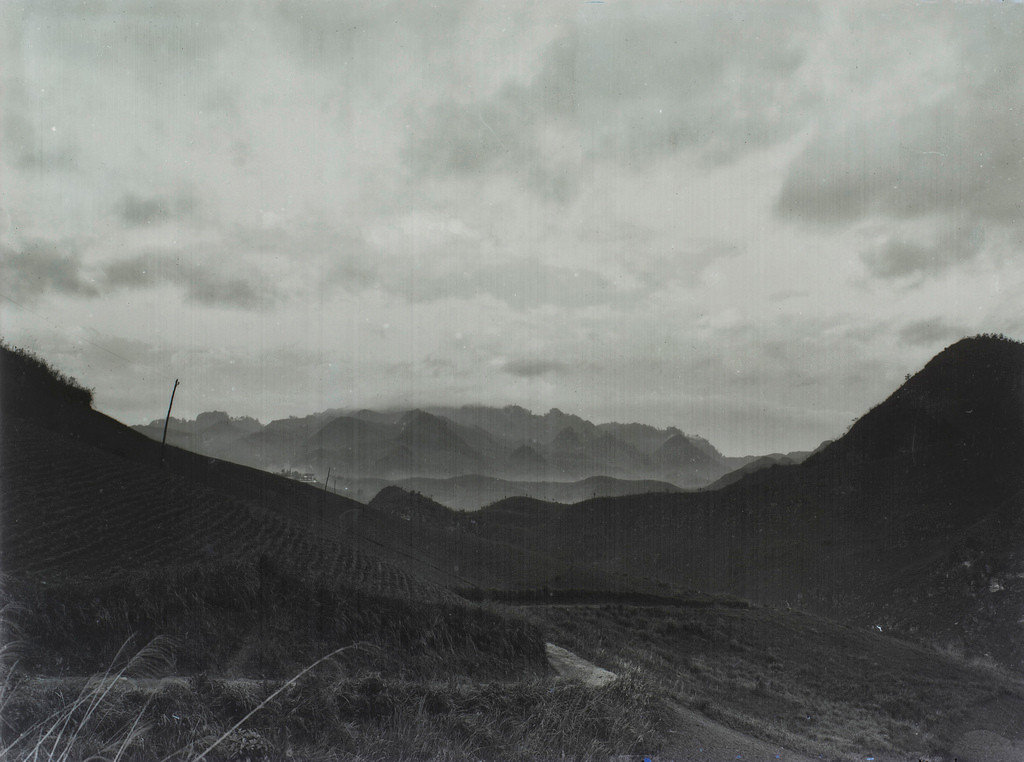 Cung đường đèo xuyên qua những dãy núi trùng điệp ở Bắc Hà.