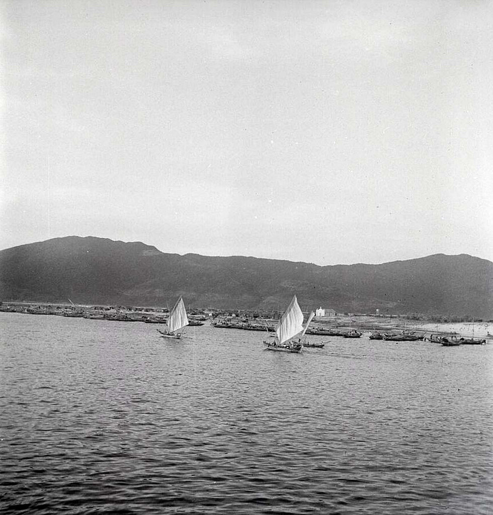 Bán đảo Sơn Trà nhìn từ phía cảng Đà Nẵng.