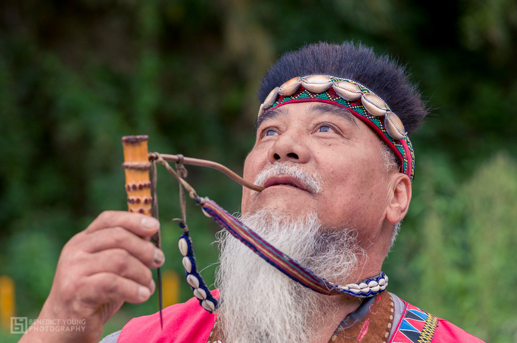 Thực phẩm chính của người Tsou là gạo, kê, cỏ lồng vực nước, ngô, khoai lang và khoai môn. Họ nấu kê với cơm, cháo gạo, hoặc làm thành bánh mochi. Các thực phẩm khác bao gồm thịt, cá, đậu, rau, thảo mộc... Cơm lam của người Tsou là một đặc sản rất nổi tiếng.