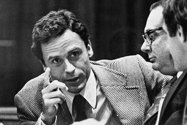 Năm 1975, Ted Bundy bị cảnh sát bắt giữ. Trong quá trình điều tra, những tội danh của hắn càng lúc càng được mở rộng, khiến dư luận bàng hoàng. Đến năm 1989 hắn mới bị xử tử.