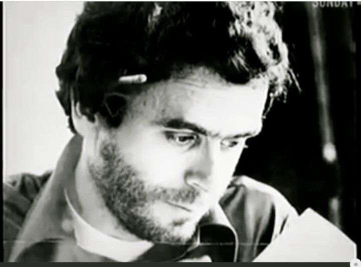 Theo thống kê của giới chức Mỹ, Ted Bundy đã bắt cóc, cưỡng hiếp và sát hại 30 thiếu nữ. Tuy nhiên, con số nạn nhân thực sự của hắn có thể còn nhiều hơn nữa.