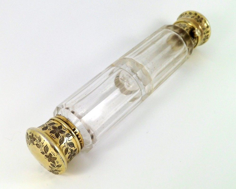 Khi John Bell qua đời, người ta tìm thấy trên người ông một chai nhỏ chứa một chất lỏng không thể xác định được là gì.