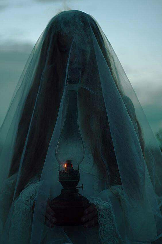 Điều đáng sợ nhất là mỗi khi sự hiện diện của Quý bà trắng được ghi nhận, chắc chắn sẽ có một người nào đó đột ngột qua đời mà không rõ nguyên nhân.