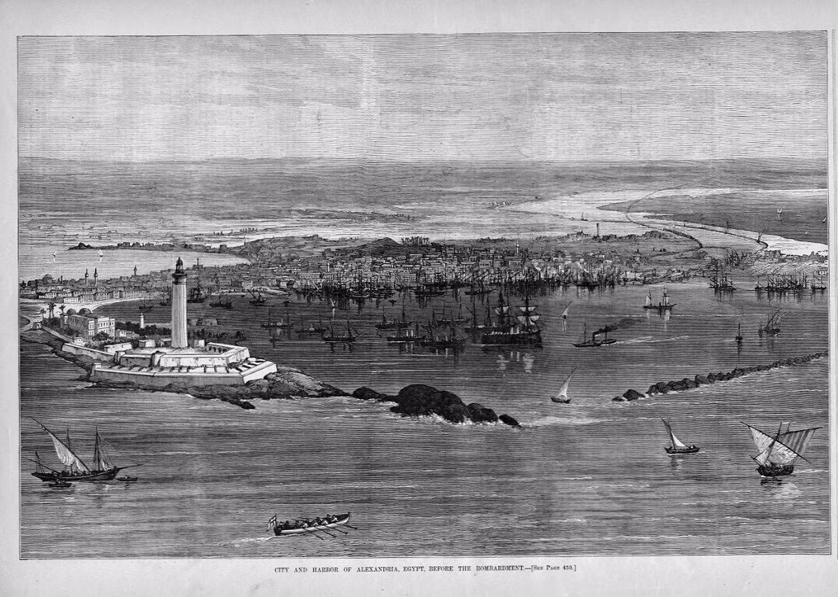 Khi nhà du hành Hồi giáo Ibn Jubayr tới thăm thành phố năm 1183. Ông đã nói về ngọn hải đăng rằng: "Mọi lời miêu tả đều không thể hết, mắt nhìn không thể hiểu, và từ ngữ là không đủ, cảnh tượng thật hùng vĩ”.