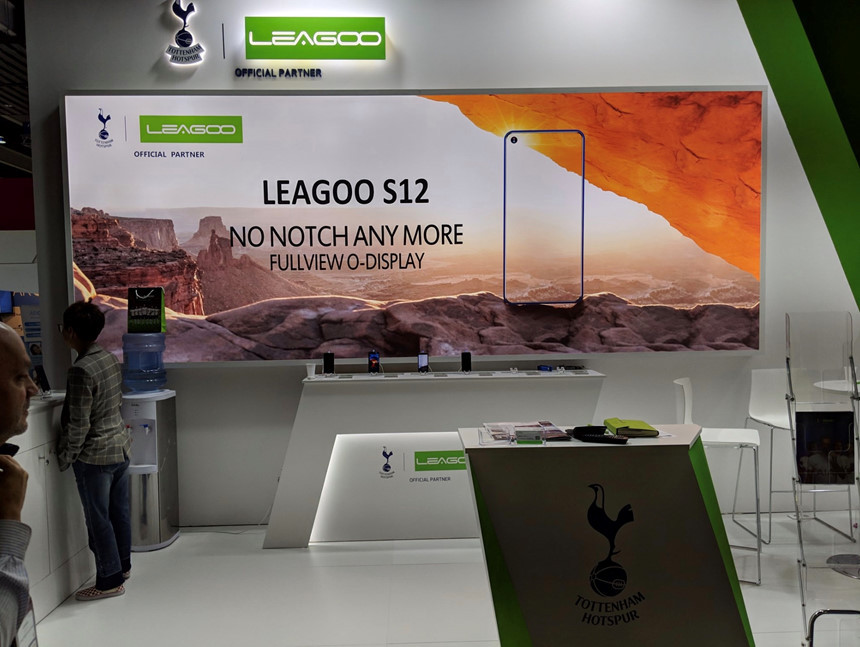 Cac hang dien thoai TQ da chan ngay iPhone