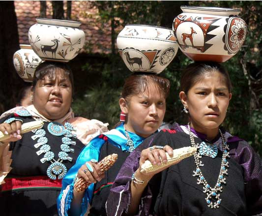 Một giả thuyết đã được đưa ra, theo đó vào khoảng thế kỷ 11 hoặc 12, Nhật Bản phải chịu đựng nhiều đợt thiên tai bao gồm các trận động đất. Trong thời gian này, cư dân một số địa phương, trong đó có các nhà sư đã rời bỏ quê nhà bằng thuyền.