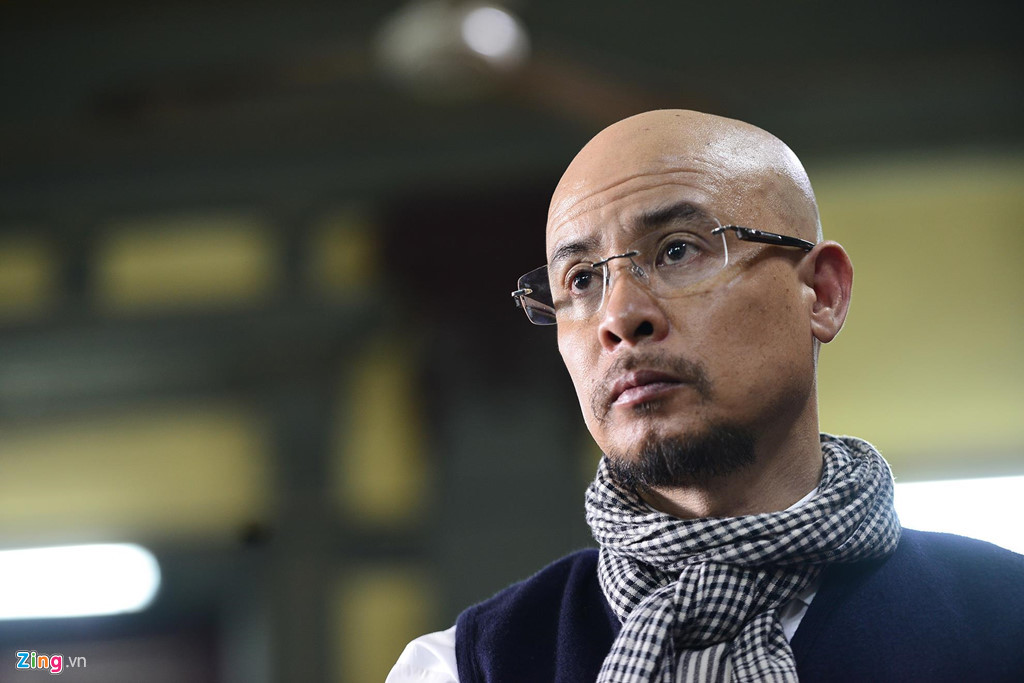 Về tài sản là tiền, vàng, tòa nhận thấy trong trường hợp không có căn cứ chứng minh tài sản đang có tranh chấp là tài sản riêng mỗi bên thì tài sản đang tranh chấp là tài sản chung. Do đó, về nguyên tắc, khoản tiền trong tài khoản bà Thảo gửi được tính lãi và bà Thảo đã được hưởng. Ông Vũ không yêu cầu tính lãi là có lợi cho bà Thảo.