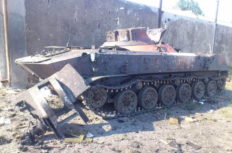 Xe trinh sát pháo binh 1V119 bị phá hủy ngày 31/7.